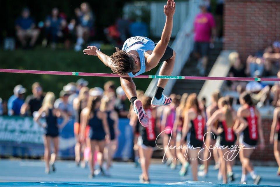 Senior Szn coming ⏳
PR HJ-6’6
LJ-21’6
100m 11.4