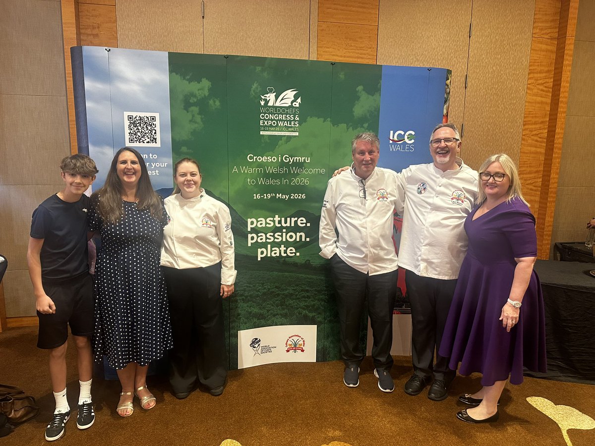 BREAKING NEWS NATIONAL VEGAN CHEF OF THE YEAR 2025

As well as recieving the title of National Vegan Chef of the Year 2025.
Our winner will recieve a £500.00 cash prize, second place £300.00 and third place £200.00