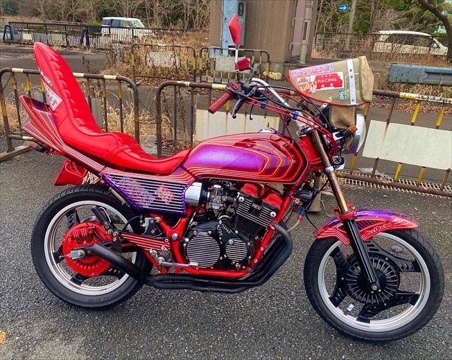 最近ふと思った事 約300万円オーバーのバイクに風防を付けて空吹かし