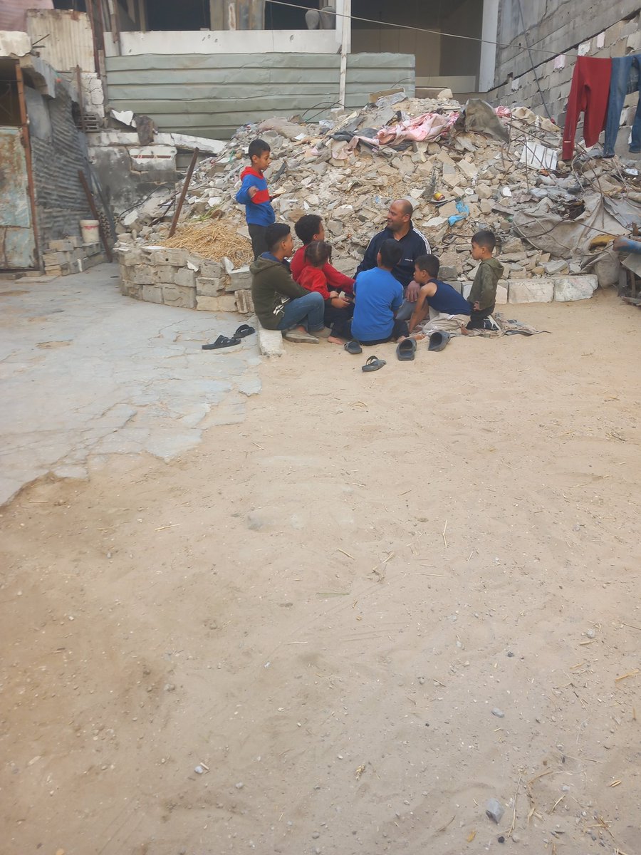 Please help us find food. My children are crying from hunger. Please 
gofund.me/b05ddddf