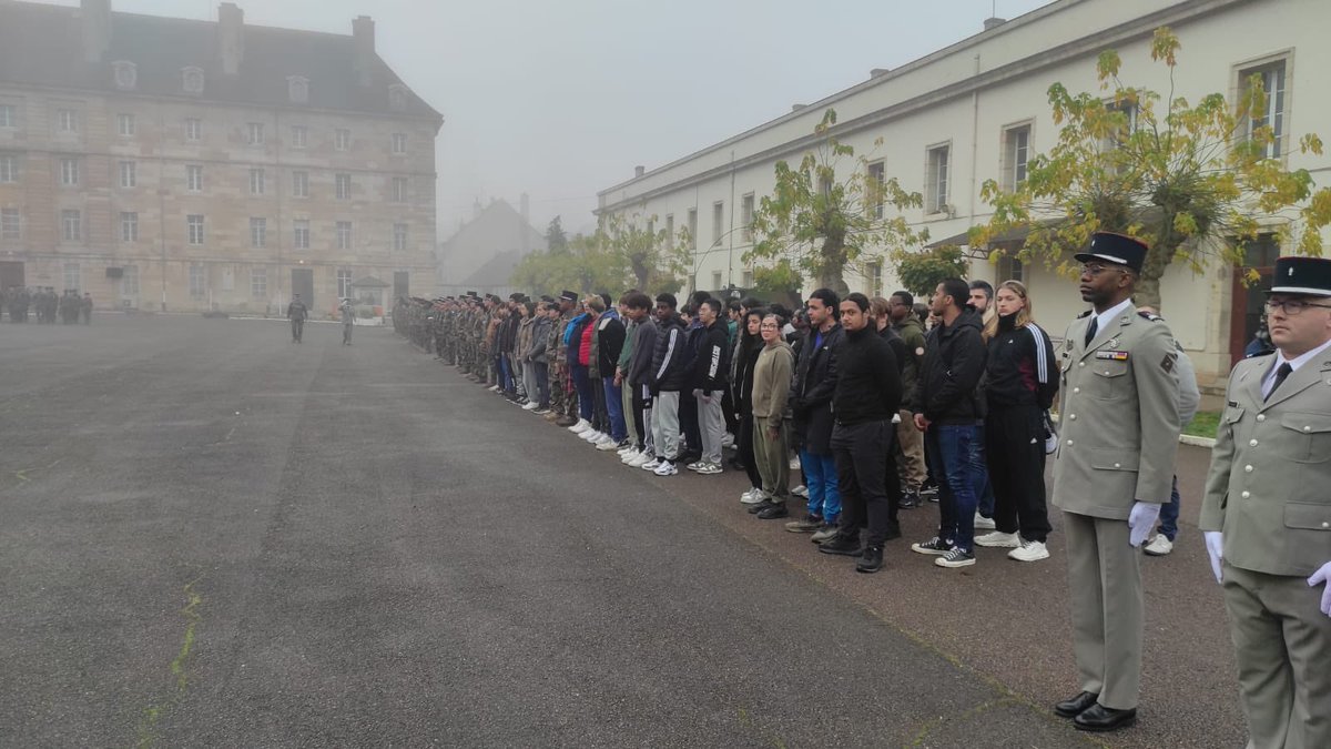 511eRTofficiel's tweet image. Cette semaine, le régiment accueillait les classes défense du collège Saint-Michel de Dijon et du collège le Chapitre de Chenôve ainsi que des jeunes du centre éducatif fermé de Chatillon-sur-Seine. 

 #BrigadeLOG #511eRT  #régimentdebourgogne #passetoujours  #CALT #armeezne