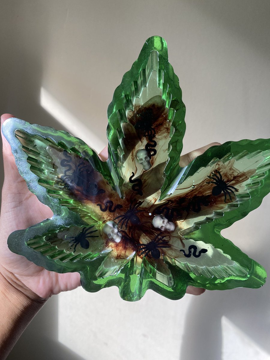 hhspiritual's tweet image. *limited Edition*

Spooky 👻 420 Ashtrays are available for purchase! 🍃 Make sure you grab yours, all trays are available for shipping also 👇🏽

Cop yours today before they sell out👇🏽