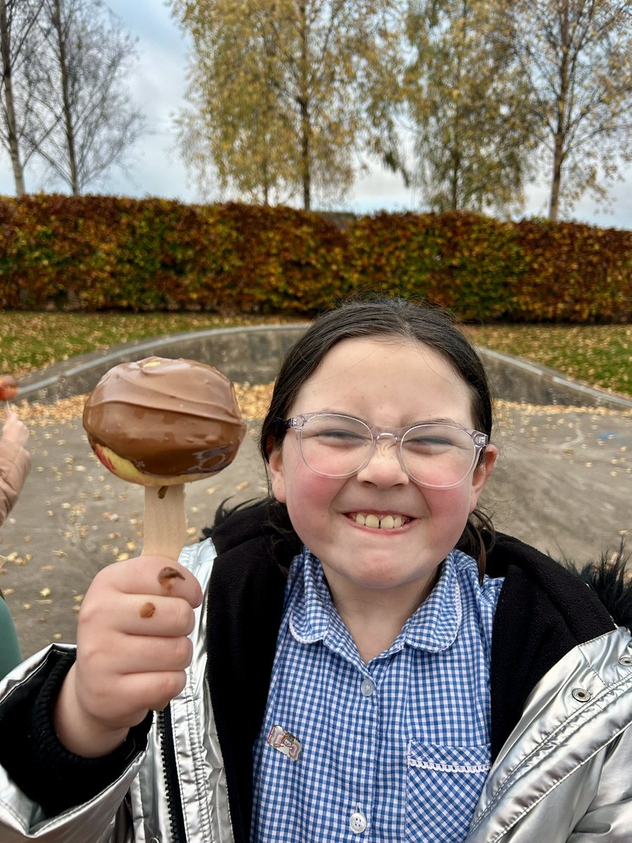 Mollie (@mollie_peek) on Twitter photo 🔥Barrowfield streetplay🍫
We melted chocolate over the fire and dipped apples in it !
The kids loved it, and so did we!
<a href="/GlasgowCC/">Glasgow City Council</a>
<a href="/PEEK_SCOT/">PEEK - Possibilities for Each and Every Kid</a> 🔥Barrowfield streetplay🍫
We melted chocolate over the fire and dipped apples in it !
The kids loved it, and so did we!
<a href="/GlasgowCC/">Glasgow City Council</a>
<a href="/PEEK_SCOT/">PEEK - Possibilities for Each and Every Kid</a>