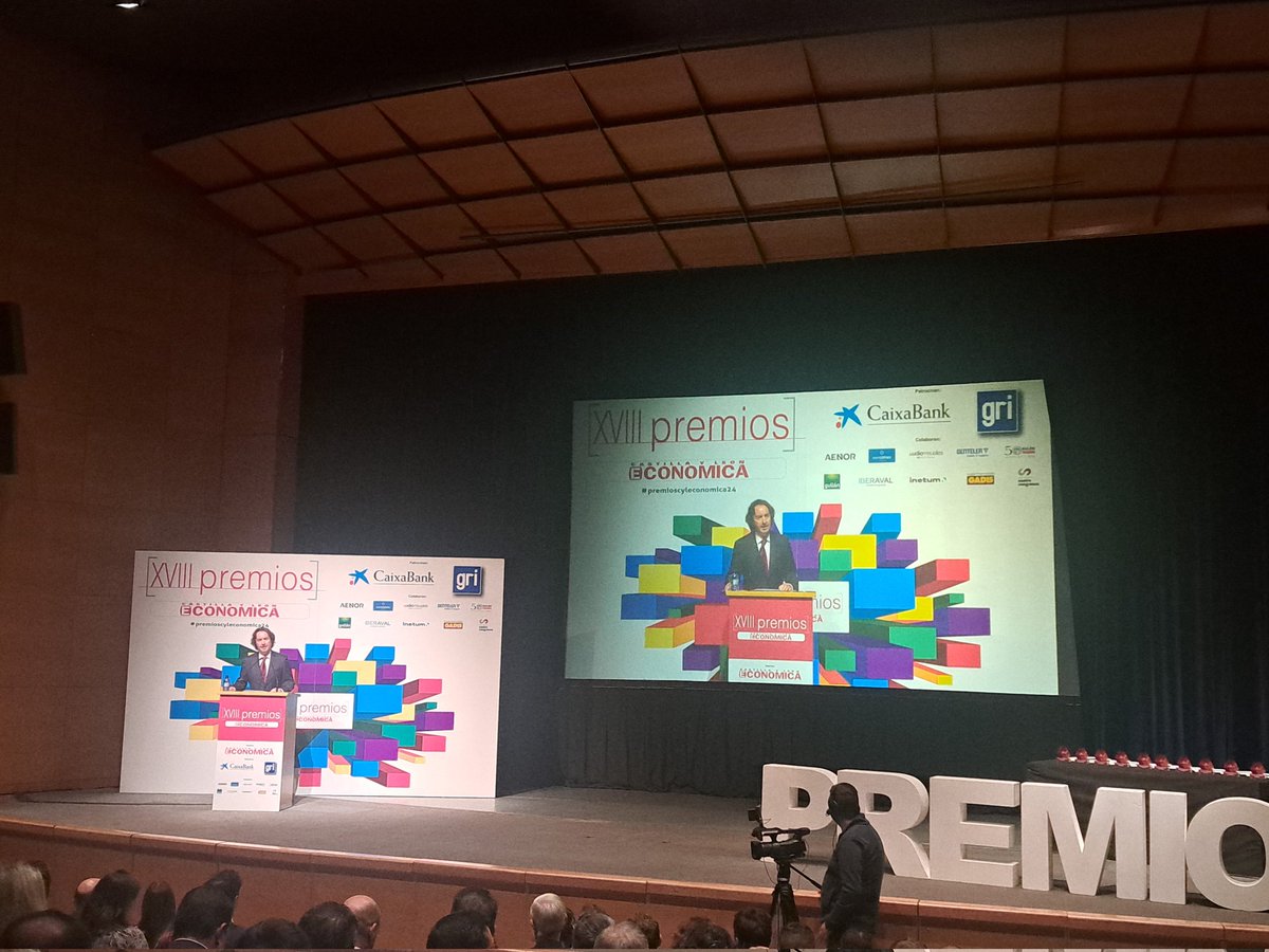 Con un auditorio de <a href="/feriavalladolid/">Feria de Valladolid</a> a rebosar , comienza el acto de entrega de los XVIII Premios <a href="/cyleconomica/">CyL Económica</a> #premioscyleconomica24 <a href="/lalcaldeg/">Luisa Alcalde</a> <a href="/acagigasperez/">Alberto Cagigas</a>