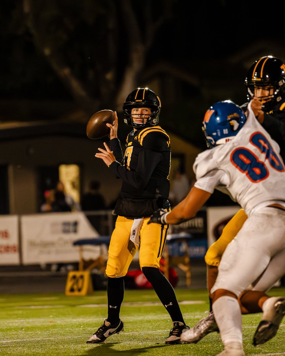 DawsonQB17's tweet photo. Thankful for a great season. Can’t wait for playoffs! 

Highlights:

https://t.co/NfBu5mvdJj https://t.co/OwkVb7VxPR