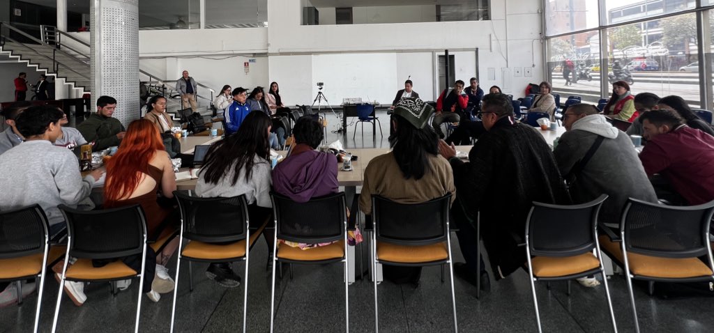 Hoy seguimos con las mesas de negociación junto con los representantes estudiantiles de nuestra <a href="/udistrital/">UniversidadDistrital</a> para lograr consensos que nos permitan avanzar en la construcción de un panorama de normalidad académica. 

Abordamos las propuestas sobre Apoyo Alimentario en la que se