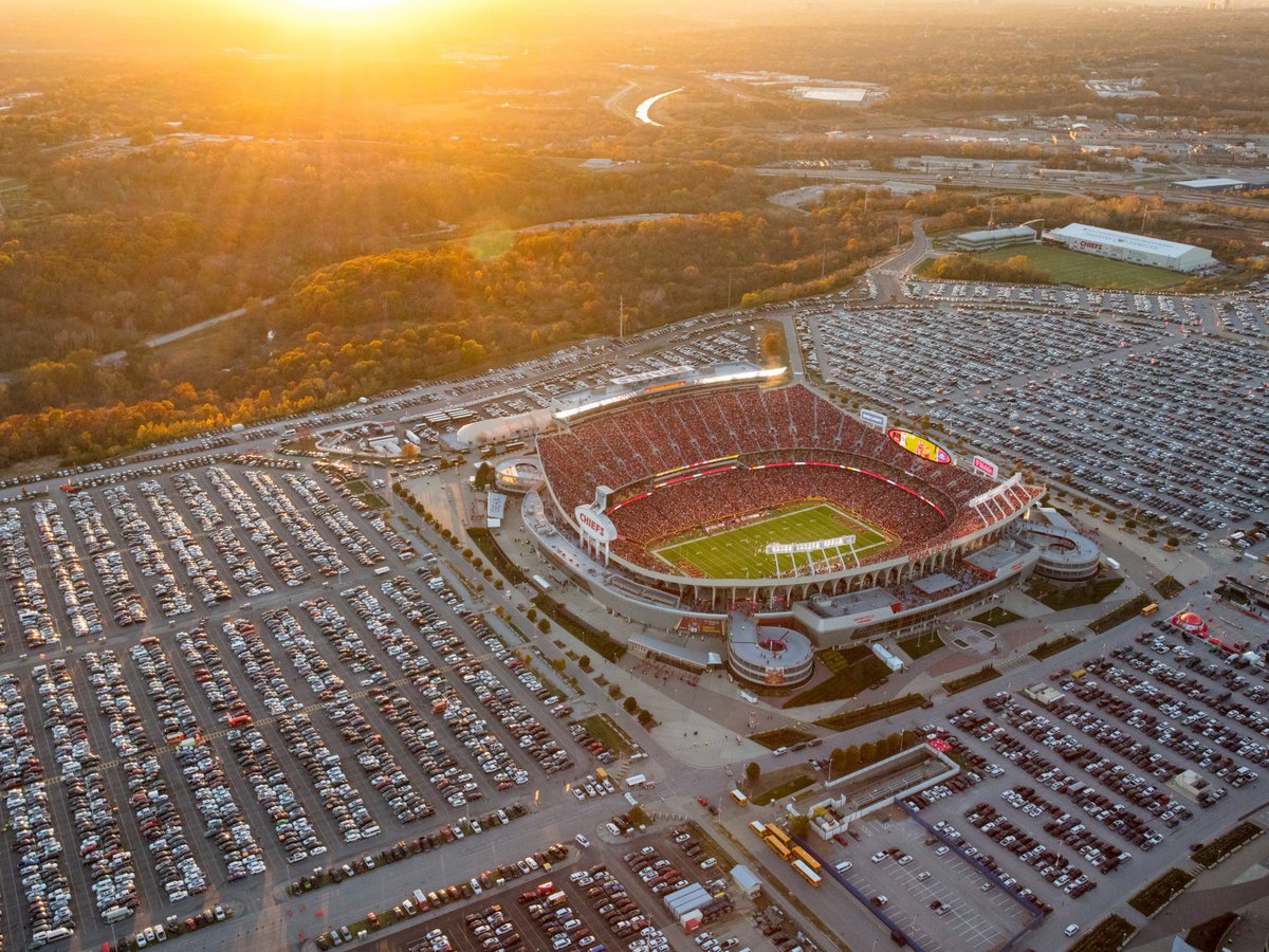 ProFootballHOF's tweet photo. 🏟️ Arrowhead Stadium, the iconic home of the @Chiefs since 1972, is rich in history! Originally designed by architect Charles Deaton, it’s celebrated for its unique bowl shape, amplifying crowd noise to record-breaking levels (142.2 dB in 2014).

In 1973, Arrowhead became the first NFL stadium to include arrows on yard markers to indicate the nearer goal line. It has hosted unforgettable NFL moments and concerts by legends like the Rolling Stones and U2. This landmark is more than a stadium—it’s a legacy!