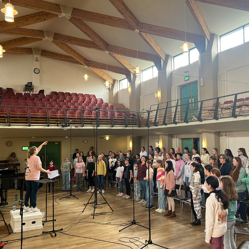 natyouthchoir's tweet photo. Calling all conductors 📢 We’re looking for 2 Conductors to work alongside our new Principal Conductor @LynseyCallaghan on residential courses for our youngest singers aged 9-15

📅 Deadline for applications is midday on Monday 9 December