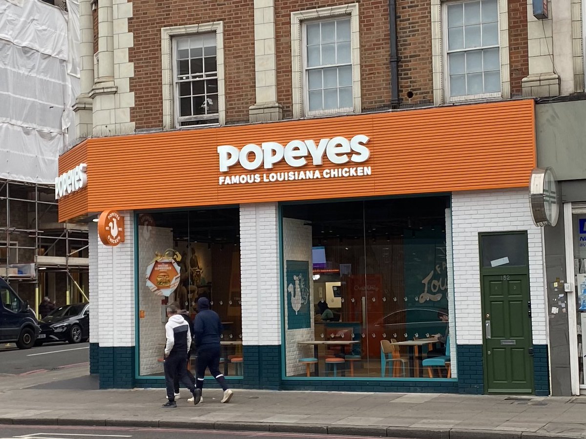 #ClaphamHighStreet loses its busy <a href="/PostOffice/">Post Office</a> but gets another fried chicken shop and yet another betting shop. 
And <a href="/lambeth_council/">Lambeth Council</a> seems incapable of doing anything. 
#qualityoflife 
#Clapham 
<a href="/BellRibeiroAddy/">Bell Ribeiro-Addy MP</a>