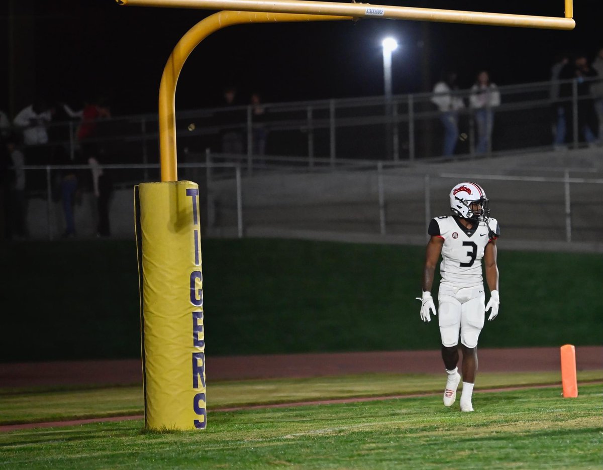 FootballHanford's tweet photo. 𝘚𝘯𝘢𝘱𝘴𝘩𝘰𝘵𝘴 𝘧𝘳𝘰𝘮 𝘍𝘳𝘪𝘥𝘢𝘺 📸 

#DoYourJob🧰 | #PupSzn🐾 https://t.co/EwN5AhuGkb