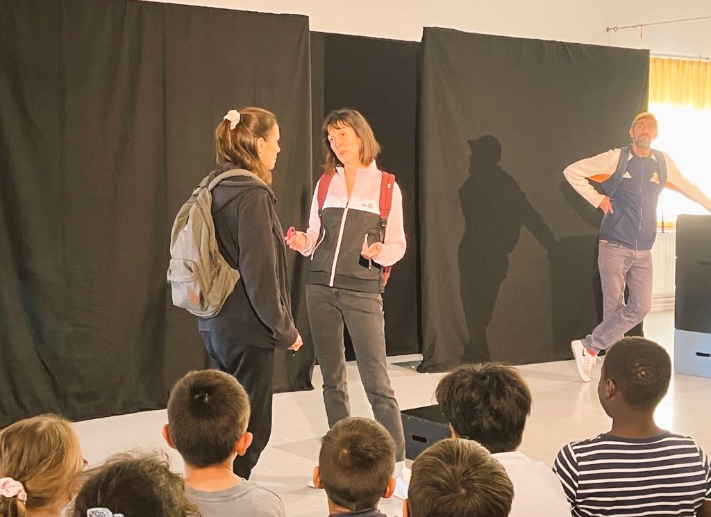 Les classes de #Cycle3 de #MaCampagne <a href="/villeangouleme/">Ville d'Angoulême</a> ont bénéficié du théâtre-forum "La mécanique de l'instant" autour de la lutte contre le #harcèlement
Des élèves captivés &amp; acteurs des situations proposéescen préambule de la journée #NAH <a href="/dsden16/">Dasen16</a>  
#CitéEducativeAngouleme