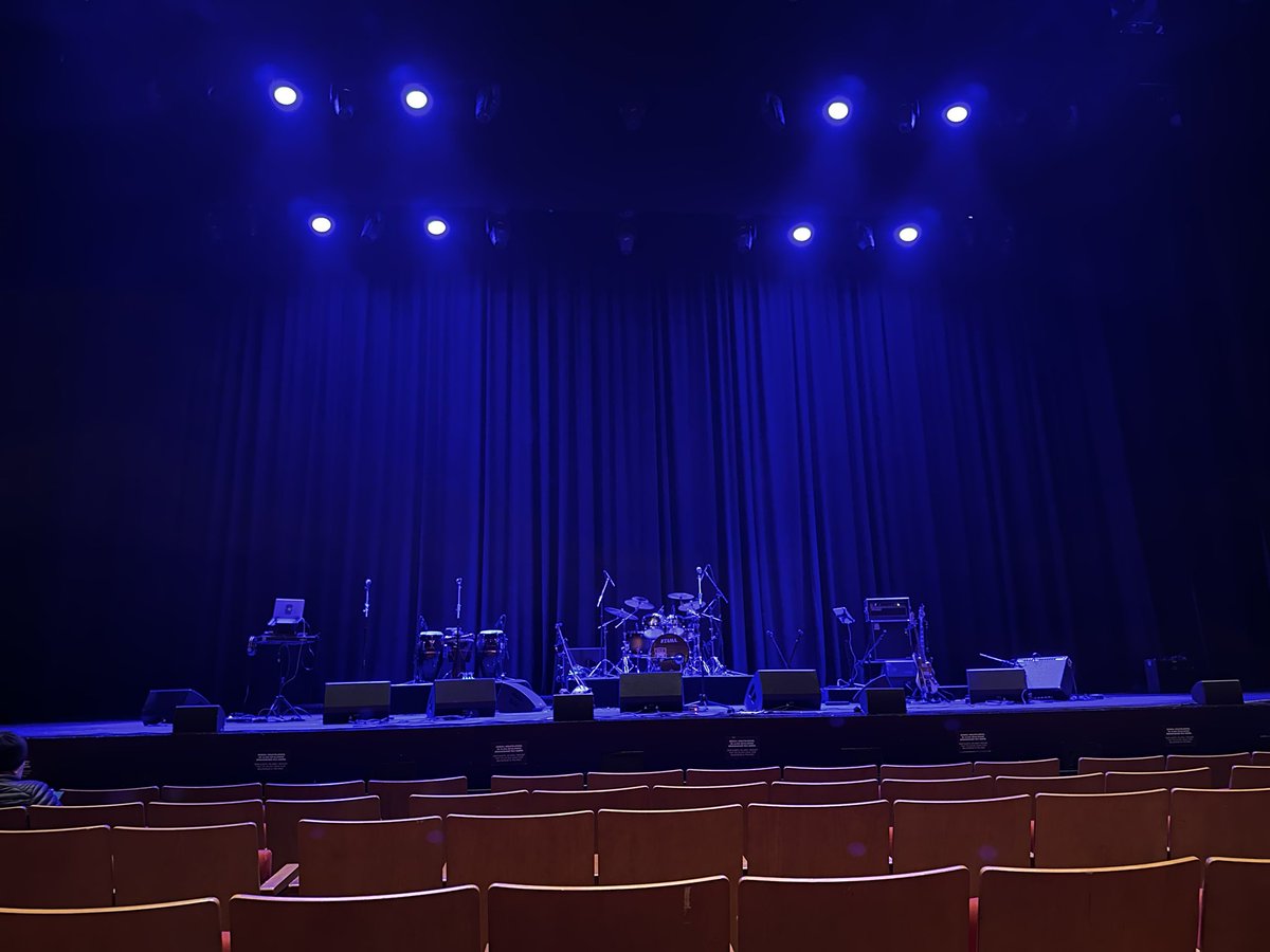 tolmur's tweet photo. #Devr-i Alem’de sıkça yer verdiğimiz @SalifKeita birazdan sahnede….

@ZorluPSM ‘deyiz.. https://t.co/kWbJWHTwZq