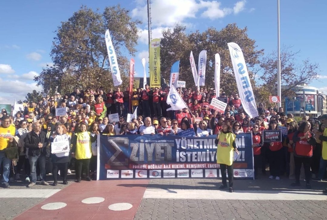 dayanismasen's tweet photo. Birlik ve Dayanışma Sendikası olarak İstanbul'da paydaş STK'lar ile birlikte 5-6-7 Kasım iş bırakma günlerinde Çemberlitaş, Beşiktaş ve Kadıköy'de basın açıklamaları gerçekleştirdik.
#asmlerkapalı https://t.co/dhHgpqjBgi