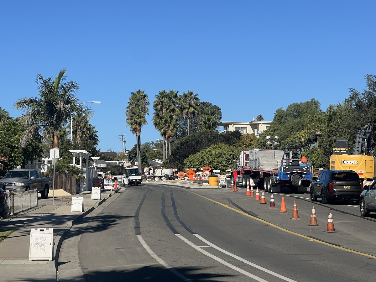 jeremyinbloom's tweet image. I’m in PB talking with @CBS8 about a new roundabouts being installed. Aren’t they great! Why do you like a roundabout? #visionzero #safestreets