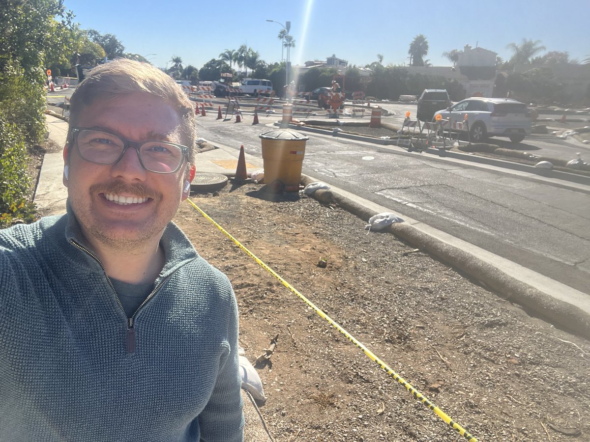 jeremyinbloom's tweet image. I’m in PB talking with @CBS8 about a new roundabouts being installed. Aren’t they great! Why do you like a roundabout? #visionzero #safestreets