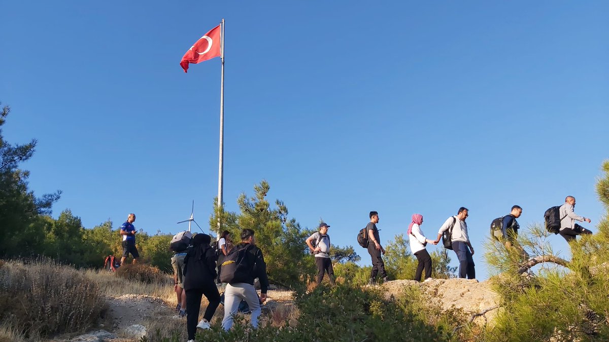 TPI_Composites's tweet image. Our Türkiye team’s Nature Club hosted a nature walk and cleanup event, promoting teamwork and sustainability while supporting environmental protection and the community. #mytpi #EnvironmentalCleanup #TeamBuilding #EcoFriendly #tpiTürkiye