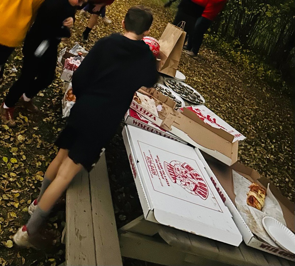 Feeding a group? 🎉 Get 15 lunch specials for just $125! Perfect for meetings or gatherings!🍕🥗 Plus use the code NOVEMBER for an extra 10% off your orders through the month of November! Get those orders in today! toasttab.com/wiseguys-pizza