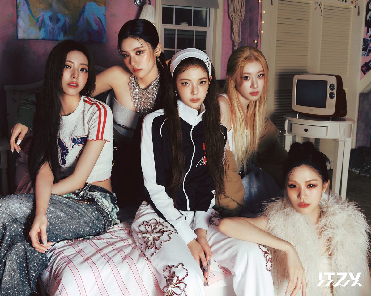RT = 1 VOTE FOR ITZY ‼️

let’s do this y’allll we can win this 🫶🏼

I vote #ITZY for Fans' Choice - Female Award #2024MAMAVOTE
