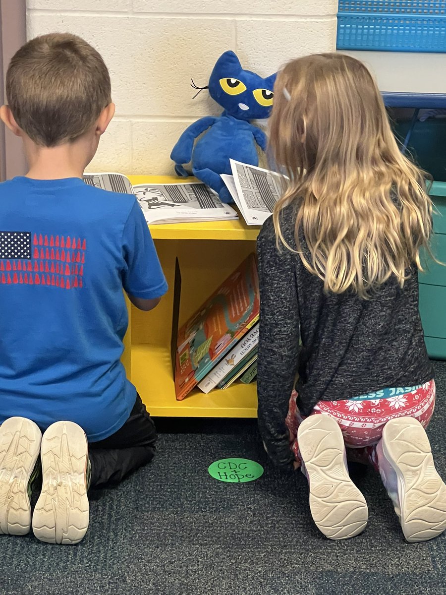 awlsmo's tweet photo. Buddy reading is the best! #communicationandcollaboration #POG https://t.co/ATsqOkGXkf