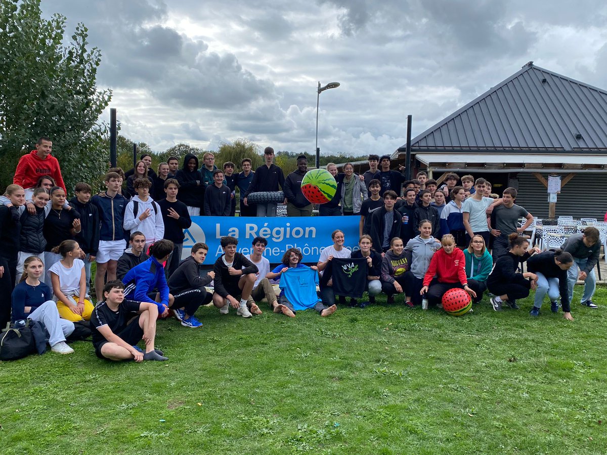Le 18/09, avec l'AS, journée de promotion du Sport Scolaire LYCÉEN. Rencontre avec d'autres lycéens pour 8 de nos élèves autour de l'étang de Sault (Aquarun, Tir laser, Parcours en coopération, Paddle, Rameur...)

Un bon moment de partage de valeurs sportives!!
