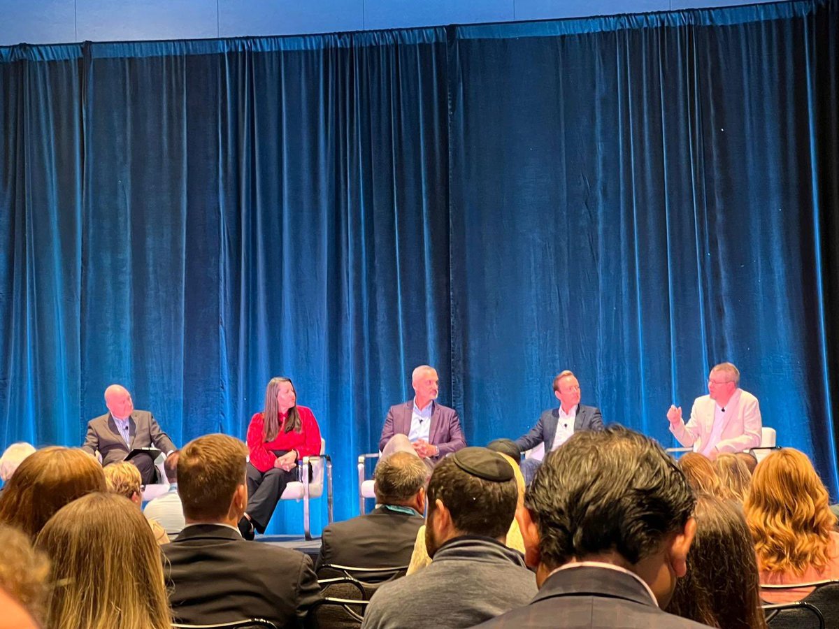 SIAnalysts's tweet photo. We’ve had a busy morning at #HCStaffSummit. @AlexAzar helped us understand where healthcare is going, delving into the changes to the presidency and what it means to the industry. Followed by sessions discussing a wide range of topics from the healthcare staffing industry. https://t.co/WKfFuhkISH
