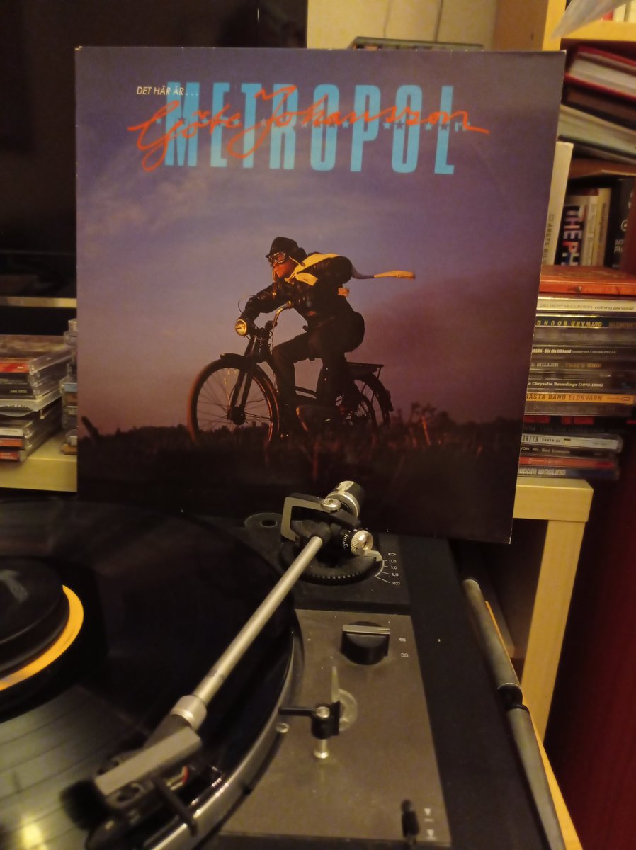 På min grammofon ikväll: Den fantastiske Göte Johansson rapporterar i Metropol. 
Ett av sommarens loppisfynd som nu lyssnas igenom. Mycket nostalgi ♥️
