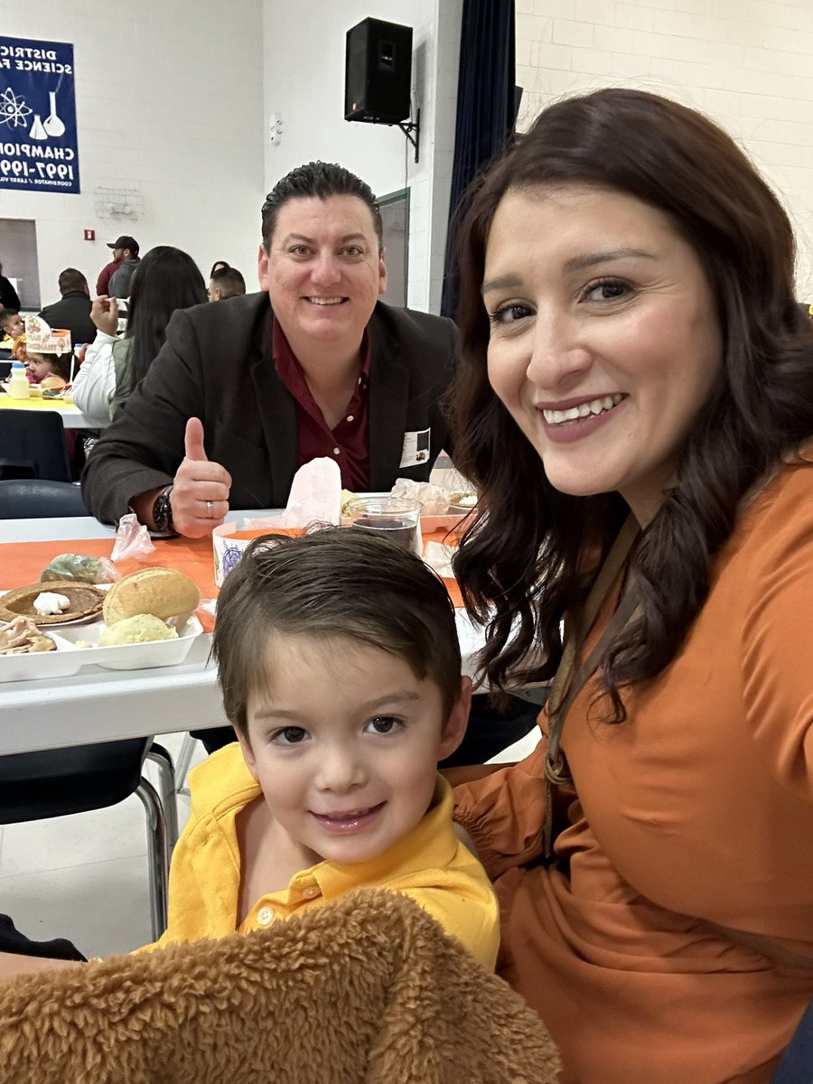 Aolivas9's tweet photo. Thanksgiving luncheon with our turkey 🦃 🫎 @EPChavez_ES @SSchwant_ECES @HumbertoOlivas9 https://t.co/VwOQnpyqrJ