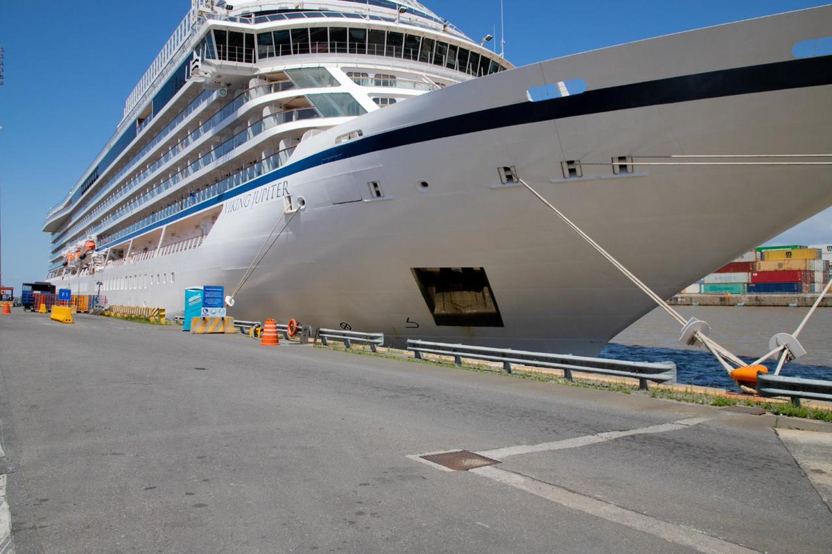AGPuertos's tweet photo. ¡Inauguramos la temporada de cruceros! 🛳️ El Puerto Buenos Aires recibió al primer crucero de la temporada 2024/25. Se trata del Viking Jupiter que trae 716 pasajeros y continuará su trayecto hacia el sur de nuestro país para realizar el recorrido antártico. https://t.co/zF3lrOVbTS