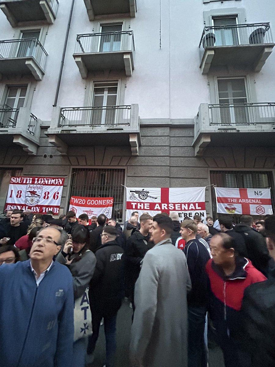 DanBurt97's tweet photo. Class Trip besides the football, San Siro’s a dump.

We go again, you Gunnnn ❤️ https://t.co/SqWAvjwUF3