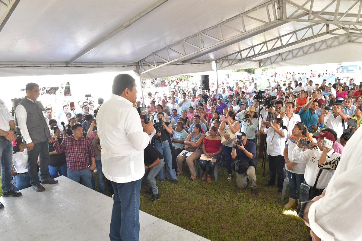 TabascoJavier's tweet photo. Llegamos a Guatacalca, Nacajuca, con todo el Gabinete del @Gobdetabasco y representantes del @GobiernoMX. Atendemos a todas las personas, hasta el último que llegue. Que nadie se quede atrás ni nadie se quede afuera. https://t.co/L8ahQpudhP