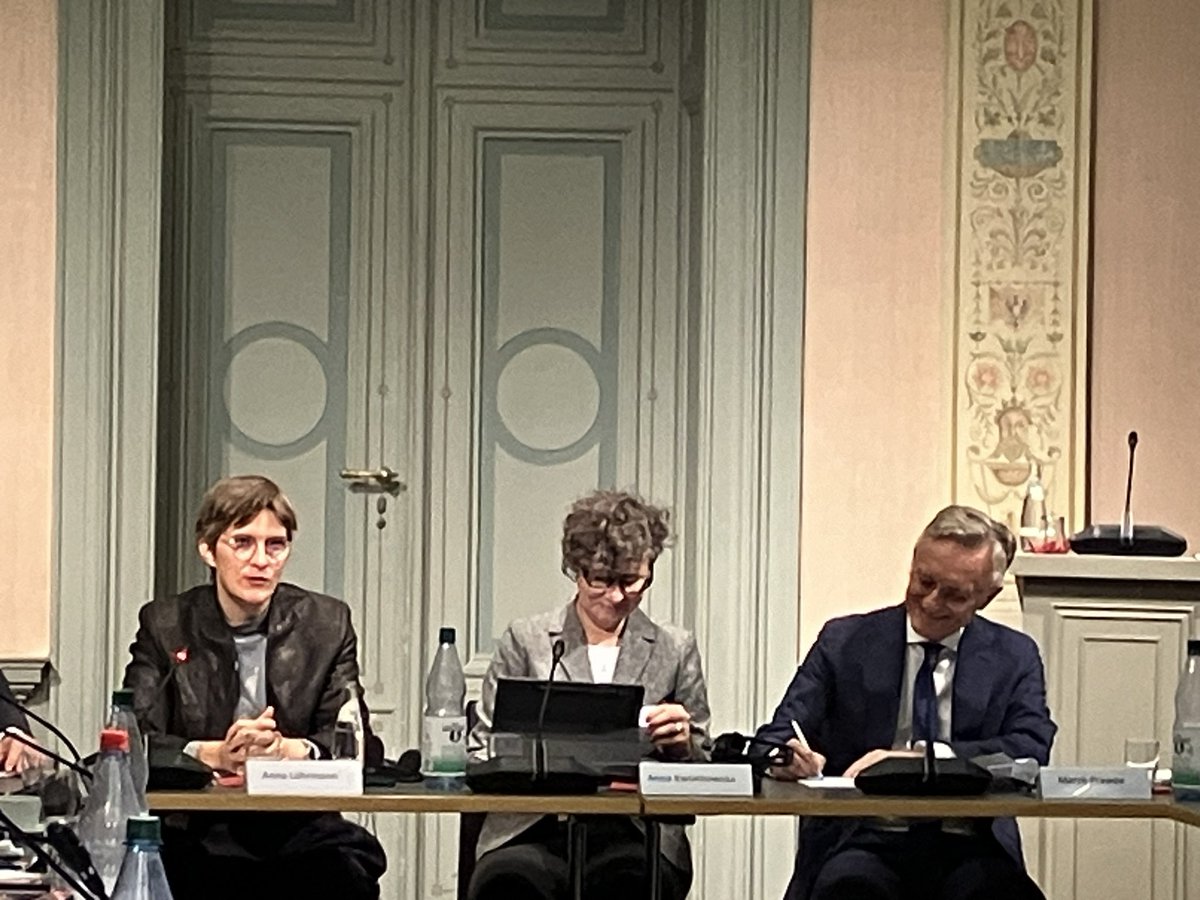 À #Genshagen pour assister au « Think-Tanks-Tandem » 🇩🇪🇵🇱 (avec un peu de 🇫🇷) organisé par <a href="/SGenshagen/">Stiftung Genshagen</a> <a href="/BoellStiftung/">Heinrich-Böll-Stiftung</a> <a href="/OSW_pl/">OSW – Ośrodek Studiów Wschodnich</a> 

Débat passionnant avec <a href="/AnnaLuehrmann/">Anna Lührmann</a> et Marek Prawda sur les relations germano-polonaises pour l’avenir de l’🇪🇺 

#élargissement #UE #Ukraine 🇺🇦