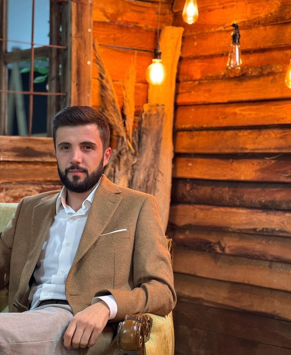 ecurcani25's tweet photo. AK Parti Genel Merkez Gençlik Kolları Başkanlığımızın takdirleriyle gerçekleştirilen Yakutiye İlçe Gençlik Kolları Başkanlığı görevini devreden kıymetli ağabeyim Ubeydullah Bekmez başkanıma partimize ve Yakutiye Gençliğine sunduğu değerli katkılar için teşekkür ederim.@ubeybekmez https://t.co/dTcyd5qP2T
