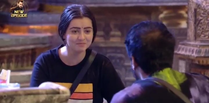 Kriti_40's tweet image. Ekta Kapoor is just here to prove #ChahatPandey wrong,when she wasn't even at fault!Every week, #BiggBoss sends an assistant to clean up their ladla's image,leaving the real issues ignored.Why no talk about Chahat's character assassination? This is straight-up bias!  #BiggBoss18