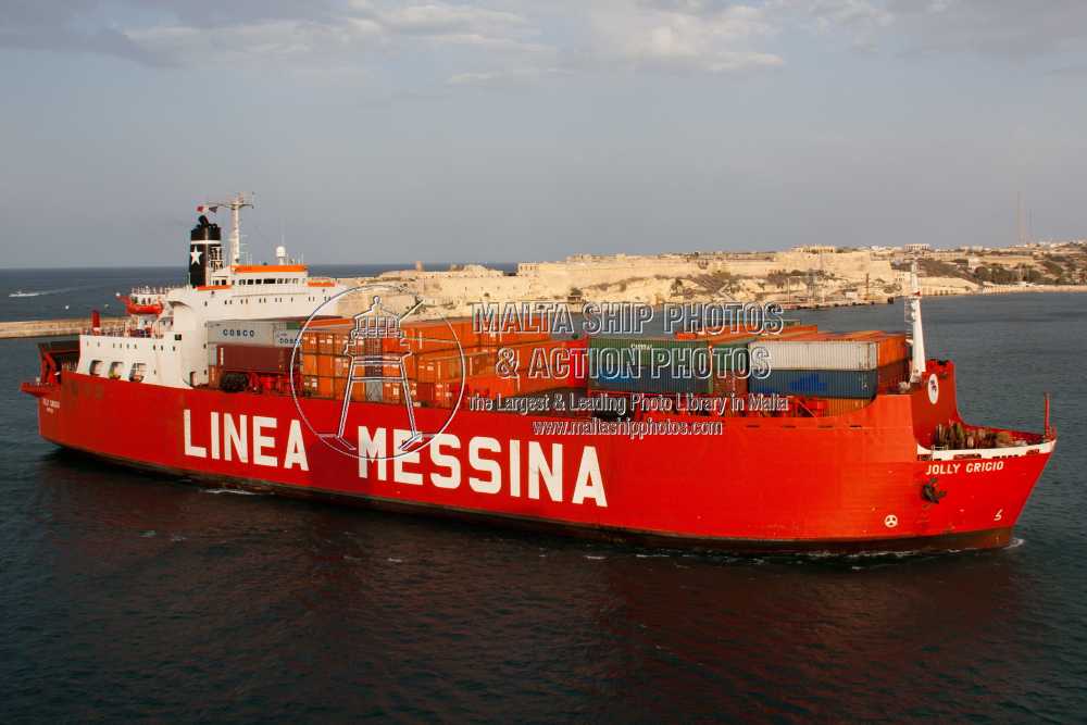 Shipguru's tweet photo. #LineaMessina #Japanesebuilt #roro ship #JOLLY_GRIGIO #entering #grandharbourmalta - 02.09.2010 - https://t.co/nfgboxcB5B - NO PHOTOS can be used or manipulated without our permission @Rich_Ships @ShipsInPics @worldshipsoc @ShippingWatch @ShippingMagnate @ShippingMag @ShipNews https://t.co/vLKtNaOKL7