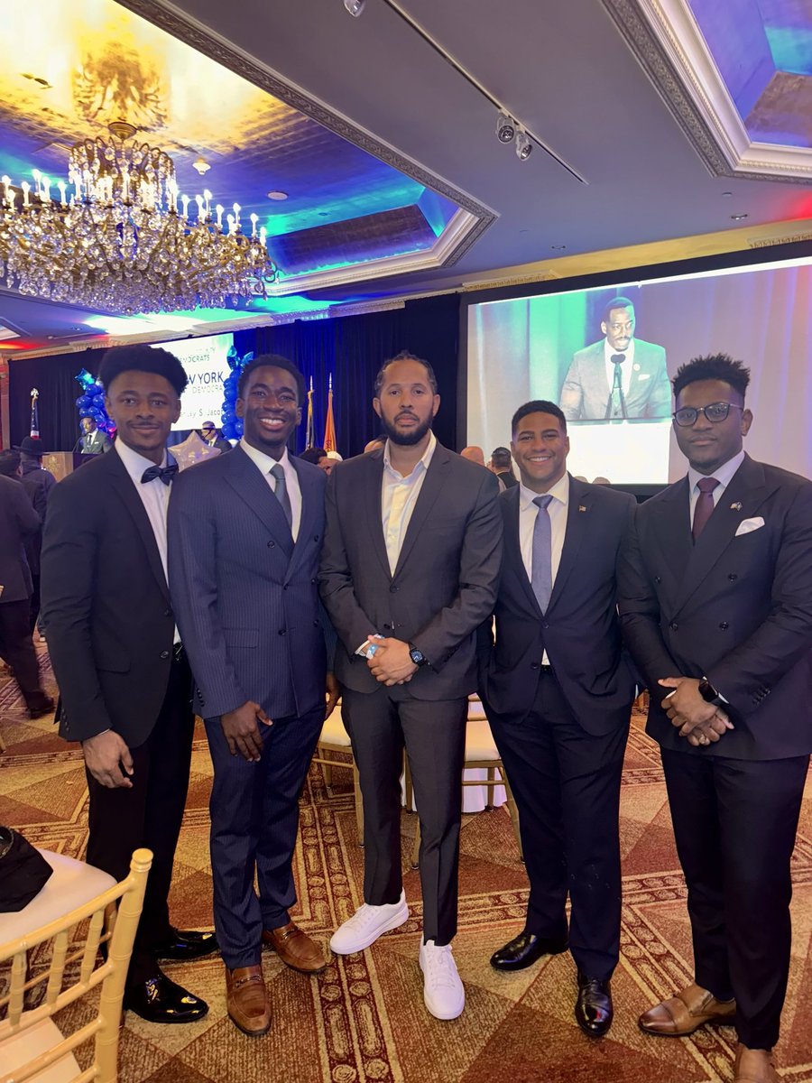 I’m incredibly proud of the young leaders we were able to develop on the NY coordinated campaign. 

These young men were instrumental in victories here in New York. 

They worked tirelessly and delivered. Salute! 🫡