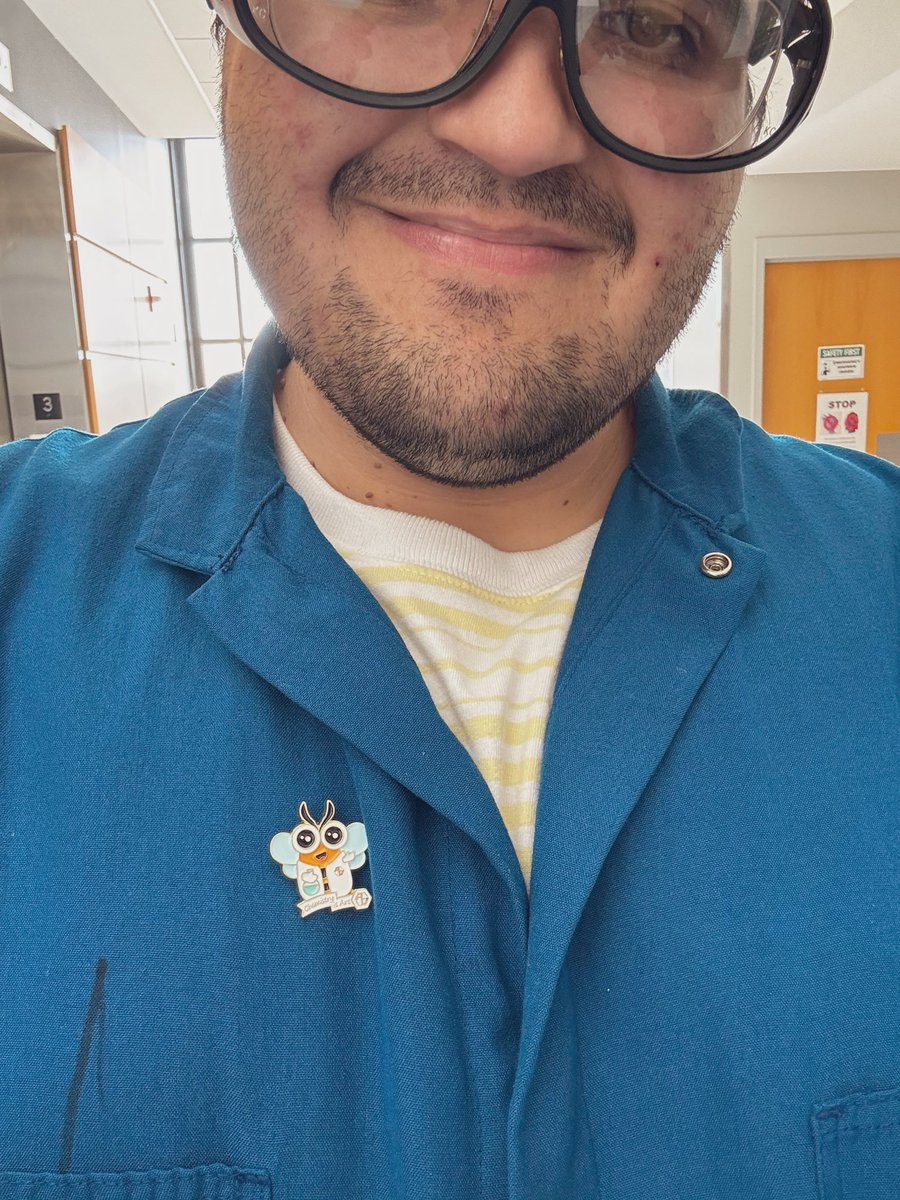 Thank you <a href="/ambeedinfo/">Ambeed Inc</a> for the pins! And <a href="/NaOHBartfield/">NaOH Bartfield 🧪</a> for trading it! Very happy with my new friend 🐝