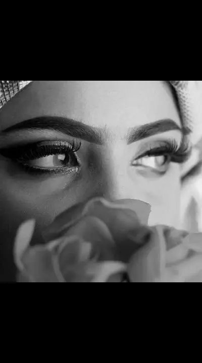 إن لم تستطع أن تكون قلم السعادة لأحد
حاول أن تكون ممحاة لطيفة تمسح الحزن عن القلب ..

مساء الورد 💕