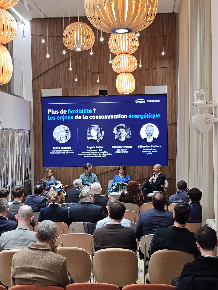 🔴   <a href="/ENGIEpartFR/">ENGIE Particuliers</a> a lancé au #MondialdelAuto  2024  'Ma Recharge Intelligente' pour recharger sa voiture électrique au meilleur moment quand l'électricité est moins chère et peu carbonée, explique <a href="/sebpialloux/">Sebastien Pialloux</a>.
#JAgisAvecENGIE #Transitionénergétique