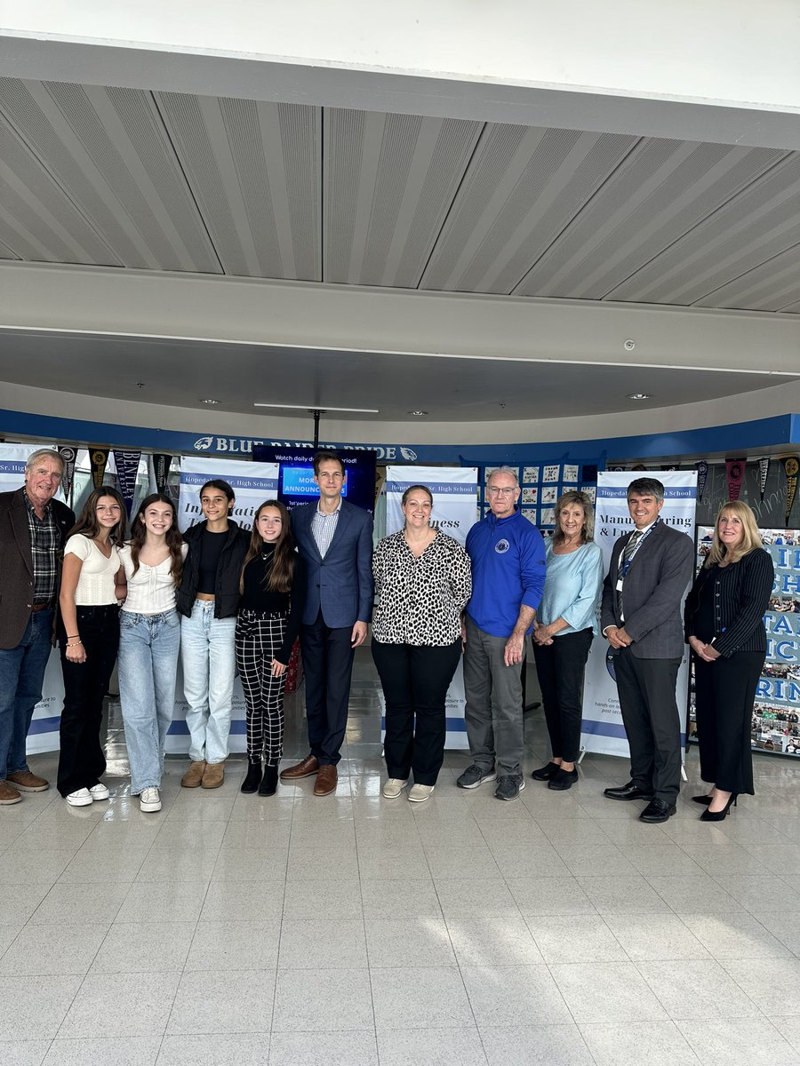 We were thrilled to have US Congressman  Auchincloss and State Representative Murray join us today to speak to G8!!  A huge thank you to the history dept. and our wonderful G8 class officers for all their help!!  <a href="/RepAuchincloss/">Rep. Jake Auchincloss 🟧</a> <a href="/DerekAtherton1/">Derek Atherton</a> <a href="/kcrebasehps/">Karen Crebase</a> <a href="/hopedalejshs/">Hopedale Jr-Sr HS</a>