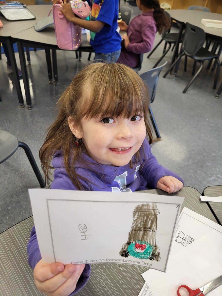 Marzipan1969's tweet image. We are working on Remembrance Day booklets today - fine motor skills (cutting, colouring), literacy (reading &amp;amp; writing our names), social skills (working together) &amp;amp; emotional skills (talking about peace). @StBrAndreOCSB #ocsbHope