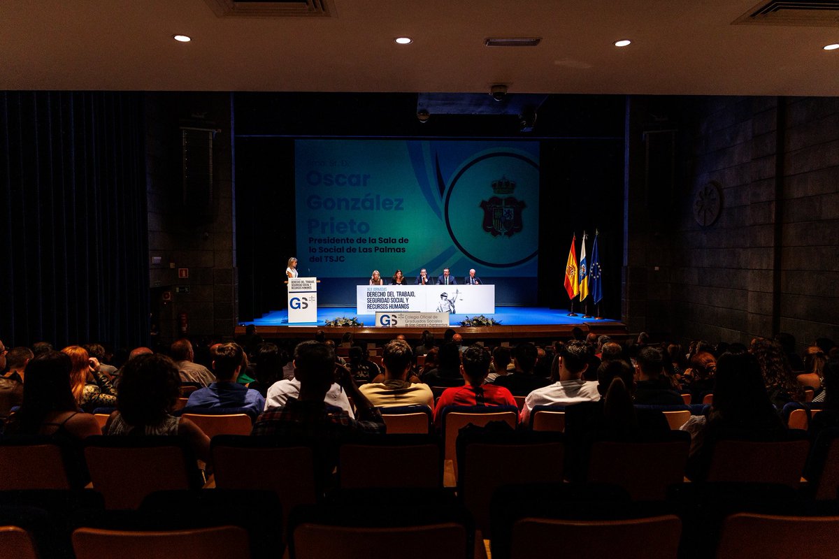 📚⚖️💼  Arrancamos las XLII Jornadas con una mesa inaugural que reúne a representantes de instituciones políticas, educativas y judiciales. Un espacio de diálogo necesario para abordar los retos actuales. 

#XLIIJornadas #RRHH #Trabajo #GraduadosSociales