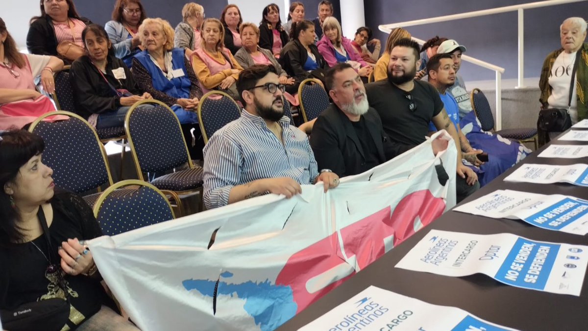DanteBoeri's tweet photo. Presentes en el HCD de Ezeiza donde por demanda de las CTA se aprobó por amplísima mayoría rechazar la privatización de Aerolíneas Argentinas e Intercargo.
La unidad en acción es el camino para frenar la entrega del país y el ajuste del Gobierno de Milei. https://t.co/xMkYsLJqAF
