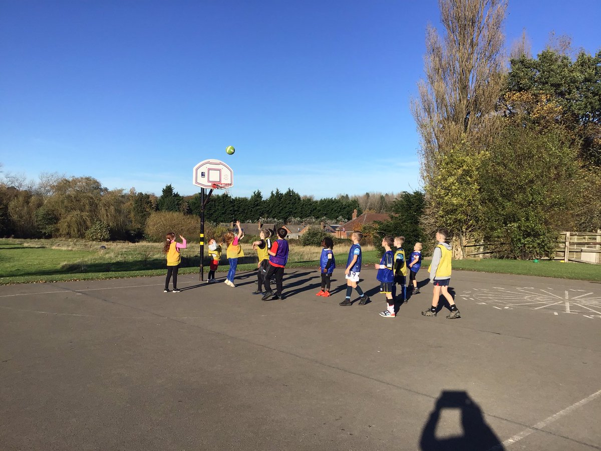 Our Year 4s taking part in basketball coaching as part of their first half term invaders topic. #Y4PECCPS #PEandSportCCPS
