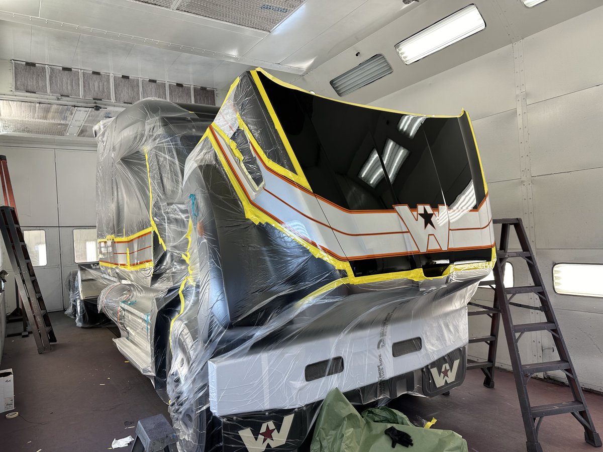 WeKnowTrucks's tweet image. Check out this @WstrnStarTrucks #49X, fresh out of the body shop at ATG Westminster! Ready to hit the road, looking sharp and built to last. Take a look at the transformation in the progress photos. #BodyShop #WestminsterVT