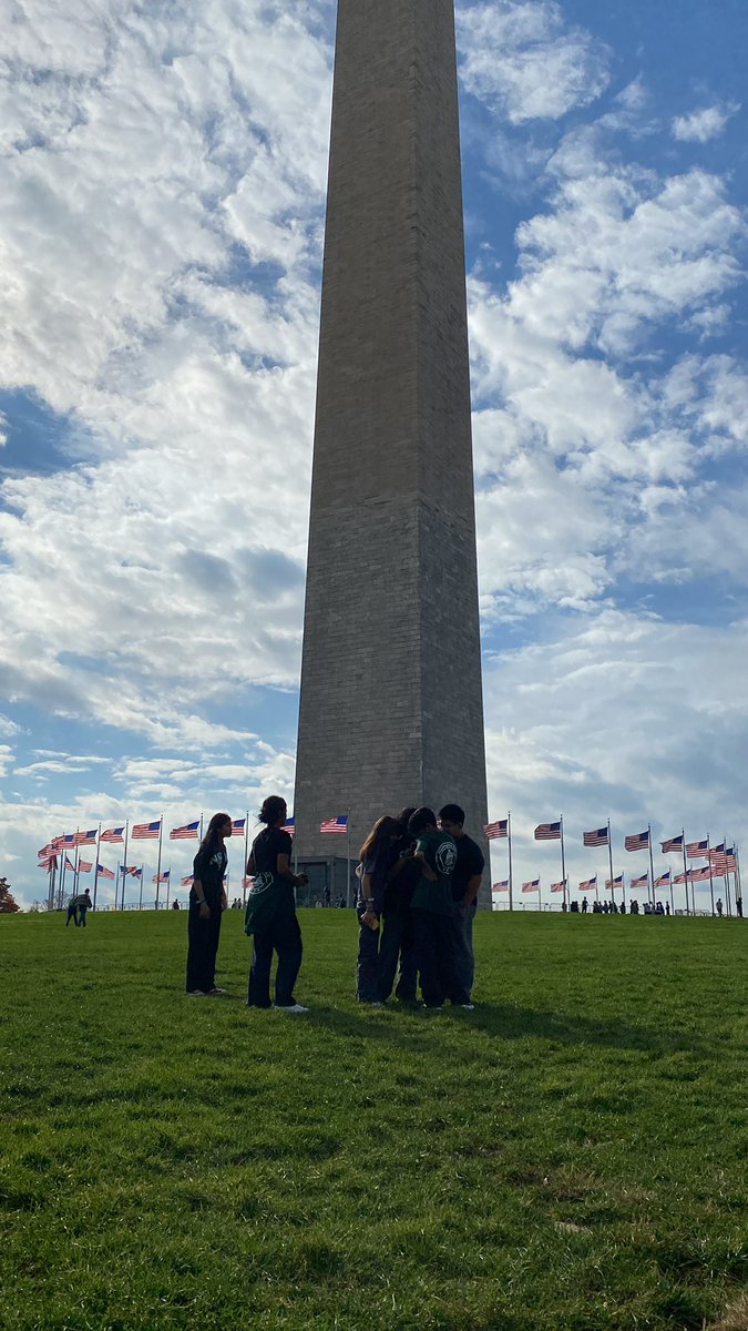 Bus 8 checking out their photos of the Washington Monument. #NoviDC2024