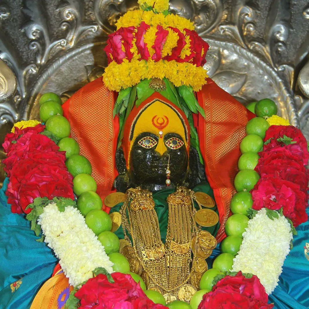 TuljabhavaniTT's tweet photo. ||श्री कुलस्वामिनीयै नम:||
श्री तुळजाभवानी देवीची सायं अलंकार महापूजा नित्य दर्शन दिनांक- 07-11-2024
#तुळजापूर #धर्म #tuljabhavani #devi #tuljapur #आईसाहेब #महाराष्ट्र #deepavali #deepawali #deepawalivibes #deepawali2024 #deevali #दिवाळी https://t.co/UKSFeSlj2D