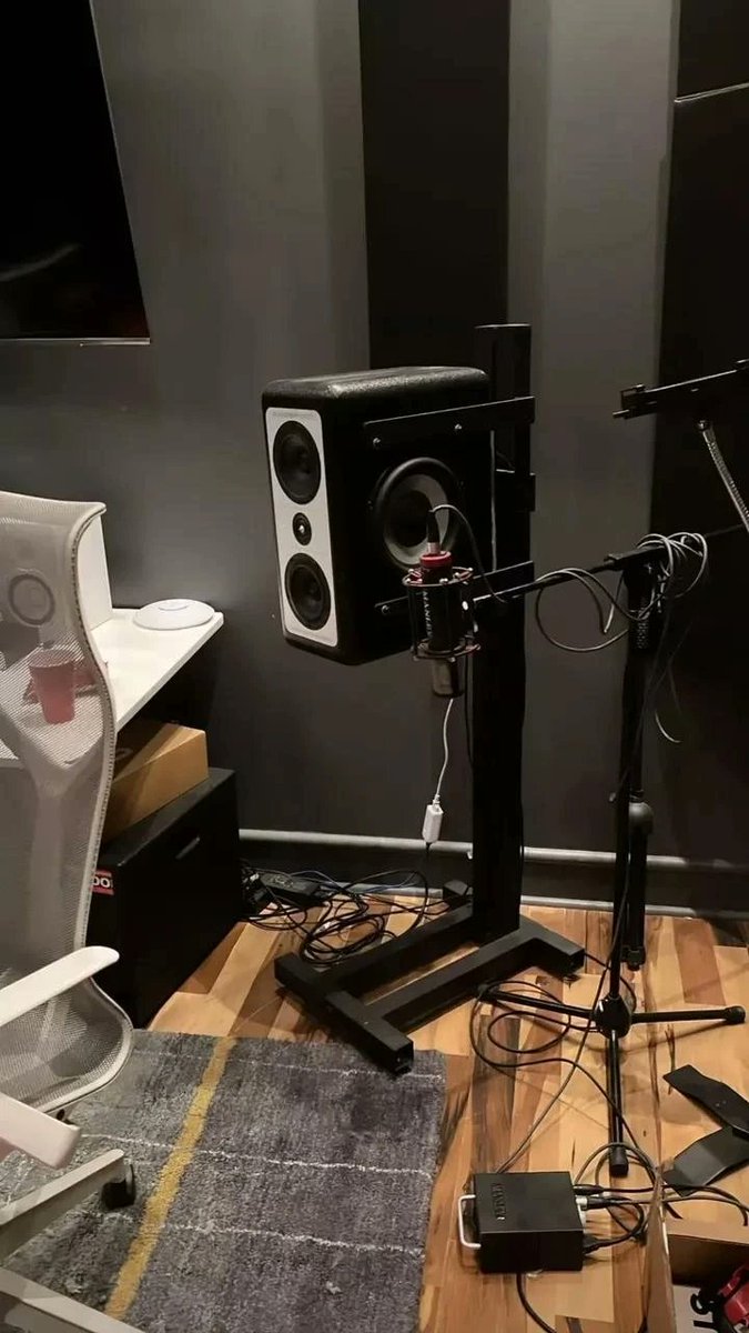 rsa_west's tweet photo. Studio Session with my boy Joseph Dary ⛽️🤞🔥😭 https://t.co/SN8X8l6nO4