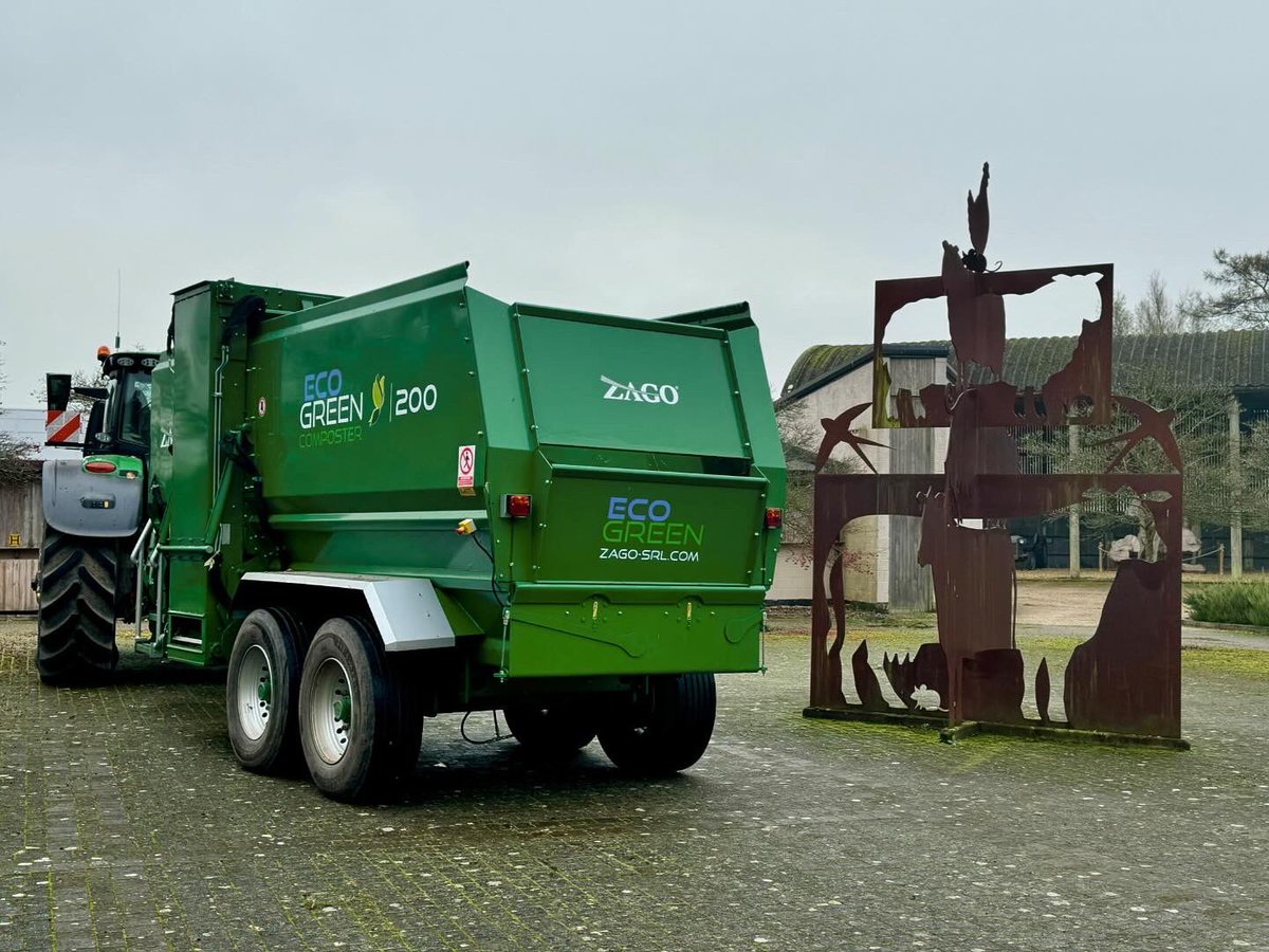 Sheepdrove's tweet image. In the courtyard were a composting machine L, a Tow and Fert machine, @PastureForLife, @CactusTreeGuard around 2 courtyard trees and Rachel from our Teaching &amp;amp; Demonstration Market Gardeb who was delighted when Peter donated a dumpy bag of chicken manure to the garden