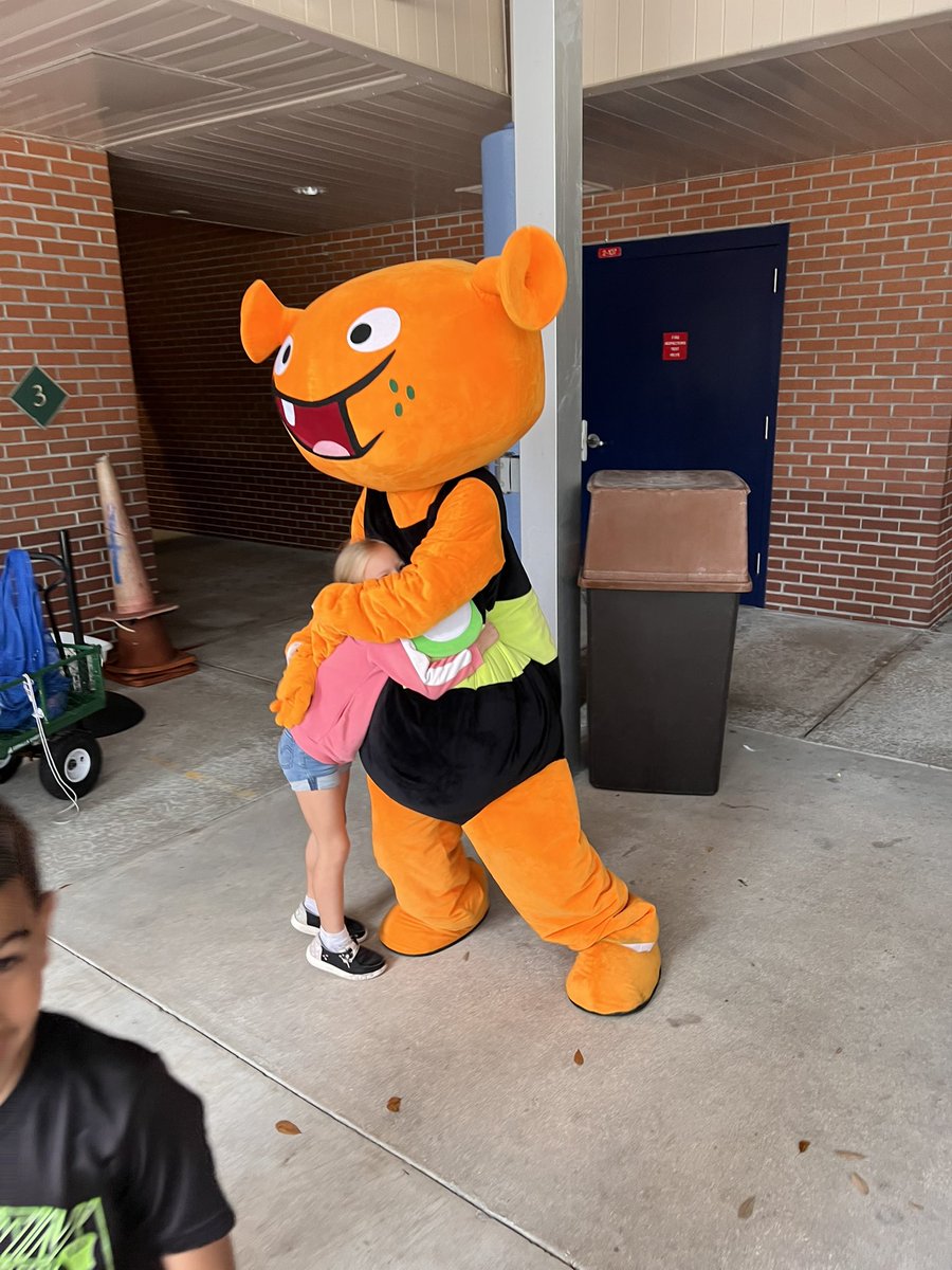 Mrswherry10's tweet photo. Popsicles with Plory was a great way to celebrate meeting our 1st quarter WIG goals for @iReady! Way to go @LaurelOakElem dolphins! #mission_I’m_possible https://t.co/y9W5LX5F13