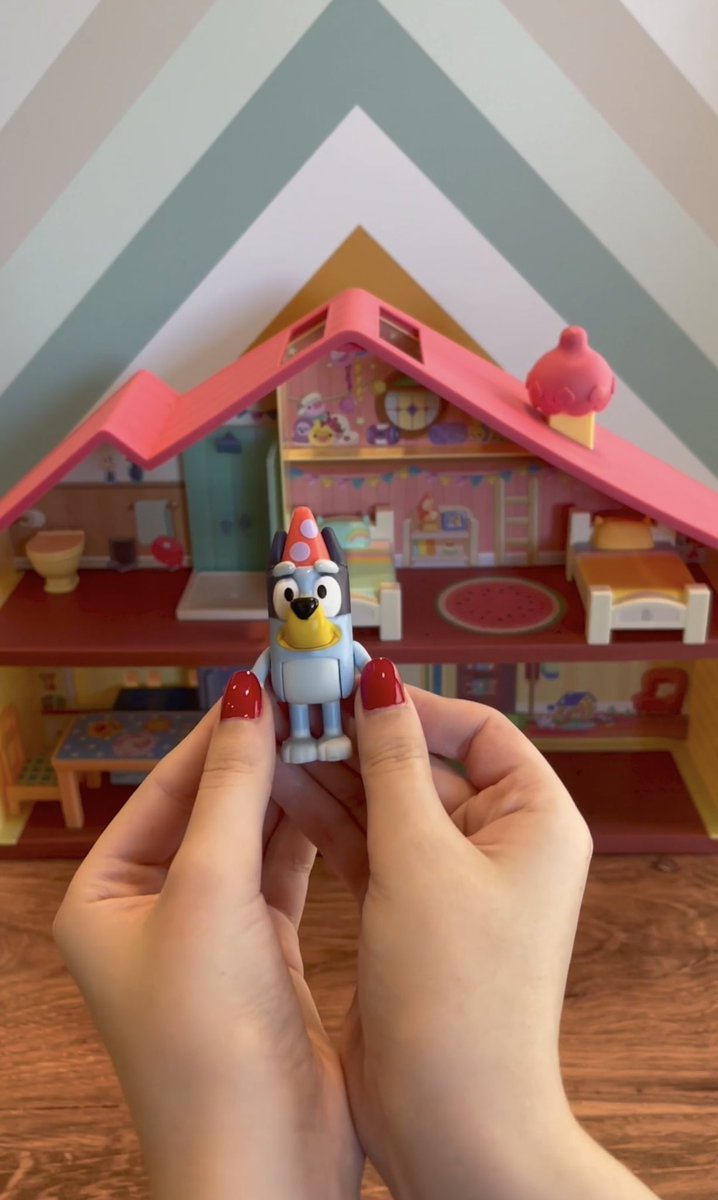 VioletBrielle's tweet photo. Moose Toys sent me the Bluey’s Celebration Home Playset! 

Watch my video here!

https://t.co/ydpwqlTYgj

Thank you so much Moose Toys! 💙🧡

@OfficialBlueyTV #bluey #ad #freeproduct #paidpromotion #injoywithviolet https://t.co/eqSEgfFBPl
